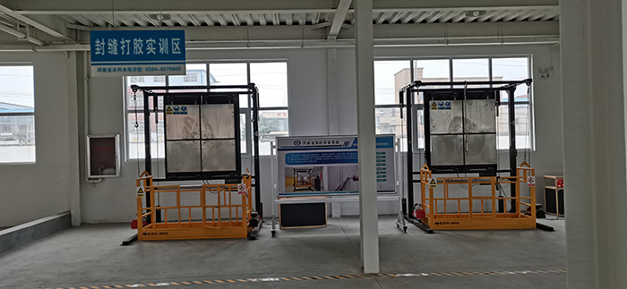 1660286754937463.jpg 5封縫打膠實訓(xùn)區(qū)4.jpg